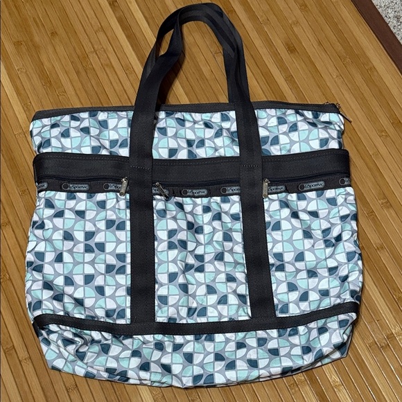 LESPORTSAC Xl Geometric Tote Bag With Matching Pouch - Picture 1 of 5